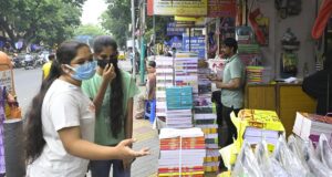 Tidak perlu terburu-buru mencari buku teks atau buku langka, namun Koti di Hyderabad memiliki pelanggan tetap di era digital
| beritakitanih Tidak perlu terburu-buru mencari buku teks atau buku langka, namun Koti di Hyderabad memiliki pelanggan tetap di era digital
| beritakitanih