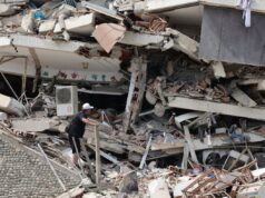 Tim penyelamat berjuang untuk menemukan korban gempa Venezuela. Dan, SCOTUS mengatur suaka
| beritakitanih Tim penyelamat berjuang untuk menemukan korban gempa Venezuela. Dan, SCOTUS mengatur suaka
| beritakitanih