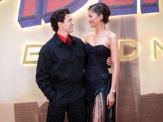 Tom Holland membungkam rumor pernikahan Zendaya
| beritakitanih Tom Holland membungkam rumor pernikahan Zendaya
| beritakitanih