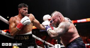 Tommy Fury mengalahkan mantan orang kuat Hall dalam pameran
| beritakitanih Tommy Fury mengalahkan mantan orang kuat Hall dalam pameran
| beritakitanih