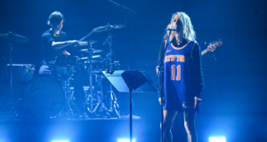 Tonton Kim Gordon Menampilkan ‘Play Me’ di ‘Fallon’
| beritakitanih Tonton Kim Gordon Menampilkan 'Play Me' di 'Fallon'
| beritakitanih