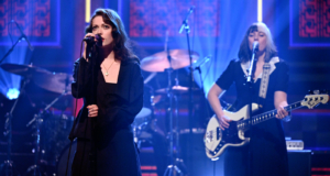 Tonton Penampilan Meriah Violet Grohl dari ‘Bug in the Cake’ di ‘Fallon’
| beritakitanih Tonton Penampilan Meriah Violet Grohl dari 'Bug in the Cake' di 'Fallon'
| beritakitanih