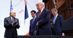 Trump Mempertahankan Kesepakatan untuk Mengakhiri Perang dengan Iran saat Detailnya Muncul
| beritakitanih Trump Mempertahankan Kesepakatan untuk Mengakhiri Perang dengan Iran saat Detailnya Muncul
| beritakitanih