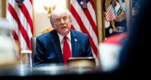 Trump Menandatangani Perintah Eksekutif yang Meminta Pengawasan Model AI
| beritakitanih Trump Menandatangani Perintah Eksekutif yang Meminta Pengawasan Model AI
| beritakitanih