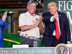 Trump Menyapa Para Petani di Wisconsin, Tapi Mengatakan Dia Mungkin Sedang Di Rumah Menonton TV
| beritakitanih Trump Menyapa Para Petani di Wisconsin, Tapi Mengatakan Dia Mungkin Sedang Di Rumah Menonton TV
| beritakitanih