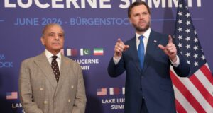 Trump mengancam untuk ‘memukul Iran dengan keras lagi’ sementara Vance berada di Swiss untuk melakukan pembicaraan
| beritakitanih Trump mengancam untuk 'memukul Iran dengan keras lagi' sementara Vance berada di Swiss untuk melakukan pembicaraan
| beritakitanih