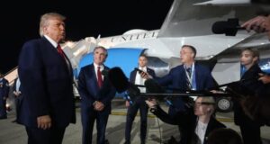 Trump mengatakan pilot baik-baik saja setelah helikopter AS jatuh di dekat Selat Hormuz
| beritakitanih Trump mengatakan pilot baik-baik saja setelah helikopter AS jatuh di dekat Selat Hormuz
| beritakitanih