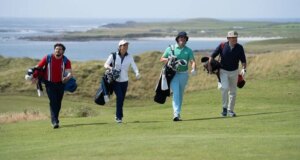 Ulasan ‘Finnegan’s Foursome’: Drama Olahraga Spiky-Quaint Edward Burns Adalah Kisah Terapi Keluarga Melalui Golf
| beritakitanih Ulasan 'Finnegan's Foursome': Drama Olahraga Spiky-Quaint Edward Burns Adalah Kisah Terapi Keluarga Melalui Golf
| beritakitanih