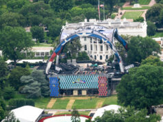 Untuk Ulang Tahunnya yang ke-80, Trump Membawa Korek Api ke Halaman Gedung Putih
| beritakitanih Untuk Ulang Tahunnya yang ke-80, Trump Membawa Korek Api ke Halaman Gedung Putih
| beritakitanih
