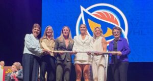 Vancouver Goldeneyes memilih atlet Olimpiade AS Caroline Harvey dengan pilihan pertama dalam draft PWHL
| beritakitanih Vancouver Goldeneyes memilih atlet Olimpiade AS Caroline Harvey dengan pilihan pertama dalam draft PWHL
| beritakitanih