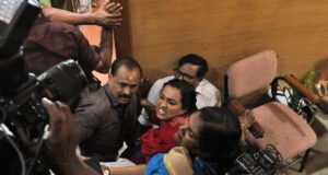 Walikota di antara BJP, anggota dewan CPI(M) didakwa setelah bentrokan di Thiruvananthapuram Corporation
| beritakitanih Walikota di antara BJP, anggota dewan CPI(M) didakwa setelah bentrokan di Thiruvananthapuram Corporation
| beritakitanih