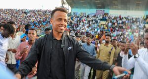 Wasit Piala Dunia Somalia menolak masuknya AS, dipuji sebagai pahlawan di dalam negeri
| beritakitanih Wasit Piala Dunia Somalia menolak masuknya AS, dipuji sebagai pahlawan di dalam negeri
| beritakitanih