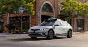 Waymo akan mengubah baterai robotaxi yang sudah tidak digunakan lagi menjadi sistem penyimpanan tenaga surya
| beritakitanih Waymo akan mengubah baterai robotaxi yang sudah tidak digunakan lagi menjadi sistem penyimpanan tenaga surya
| beritakitanih