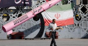 AS melancarkan lebih banyak serangan terhadap Iran seiring meningkatnya ketegangan di Selat Hormuz
| beritakitanih AS melancarkan lebih banyak serangan terhadap Iran seiring meningkatnya ketegangan di Selat Hormuz
| beritakitanih