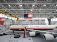 Air Force One Baru: Trump melakukan penerbangan pertama dengan pesawat Boeing 747-8 yang telah dimodifikasi
| beritakitanih Air Force One Baru: Trump melakukan penerbangan pertama dengan pesawat Boeing 747-8 yang telah dimodifikasi
| beritakitanih