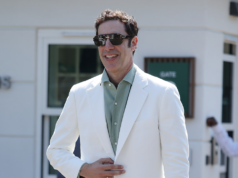Ali G dari Sacha Baron Cohen Membuat Penampilan Kejutan di Wimbledon
| beritakitanih Ali G dari Sacha Baron Cohen Membuat Penampilan Kejutan di Wimbledon
| beritakitanih