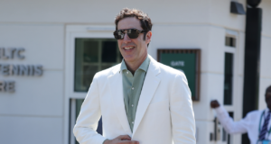 Ali G dari Sacha Baron Cohen Membuat Penampilan Kejutan di Wimbledon
| beritakitanih Ali G dari Sacha Baron Cohen Membuat Penampilan Kejutan di Wimbledon
| beritakitanih