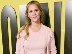 Amy Schumer Memamerkan Bekas Luka Operasi Caesar di Foto Bikini Setelah Penurunan Berat Badan
| beritakitanih Amy Schumer Memamerkan Bekas Luka Operasi Caesar di Foto Bikini Setelah Penurunan Berat Badan
| beritakitanih