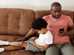 Anak Anda bukan satu-satunya yang kecanduan telepon, kata studi baru
| beritakitanih Anak Anda bukan satu-satunya yang kecanduan telepon, kata studi baru
| beritakitanih
