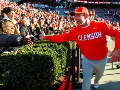 Analis ESPN menjelaskan mengapa pertarungan Clemson melawan LSU ‘harus dimenangkan’
| beritakitanih Analis ESPN menjelaskan mengapa pertarungan Clemson melawan LSU 'harus dimenangkan'
| beritakitanih