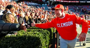 Analis ESPN menjelaskan mengapa pertarungan Clemson melawan LSU ‘harus dimenangkan’
| beritakitanih Analis ESPN menjelaskan mengapa pertarungan Clemson melawan LSU 'harus dimenangkan'
| beritakitanih