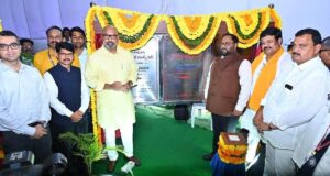 Anggota parlemen Nizamabad Arvind meresmikan gudang barang Jankampet senilai ₹9 crore
| beritakitanih Anggota parlemen Nizamabad Arvind meresmikan gudang barang Jankampet senilai ₹9 crore
| beritakitanih