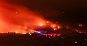 Badai petir, panas, dan angin akan menghambat upaya penanggulangan kebakaran hutan di Colorado
| beritakitanih Badai petir, panas, dan angin akan menghambat upaya penanggulangan kebakaran hutan di Colorado
| beritakitanih
