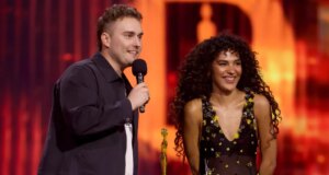 Bagaimana ‘Rein Me In’ karya Sam Fender & Olivia Dean Menjadi Pemecah Rekor Kesuksesan Tangga Lagu Inggris
| beritakitanih Bagaimana 'Rein Me In' karya Sam Fender & Olivia Dean Menjadi Pemecah Rekor Kesuksesan Tangga Lagu Inggris
| beritakitanih