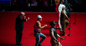 Bagaimana Trump Menjadikan ‘YMCA’ Lagu Kebangsaannya, Meskipun Perasaan Masyarakat Desa dan Victor Willis Bercampur aduk
| beritakitanih Bagaimana Trump Menjadikan 'YMCA' Lagu Kebangsaannya, Meskipun Perasaan Masyarakat Desa dan Victor Willis Bercampur aduk
| beritakitanih