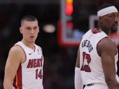 Bam Adebayo dari Heat dilaporkan memukul Tyler Herro dari Bucks dalam pertengkaran fisik yang berbasis di Vegas
| beritakitanih Bam Adebayo dari Heat dilaporkan memukul Tyler Herro dari Bucks dalam pertengkaran fisik yang berbasis di Vegas
| beritakitanih