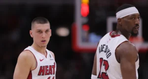 Bam Adebayo dari Heat dilaporkan memukul Tyler Herro dari Bucks dalam pertengkaran fisik yang berbasis di Vegas
| beritakitanih Bam Adebayo dari Heat dilaporkan memukul Tyler Herro dari Bucks dalam pertengkaran fisik yang berbasis di Vegas
| beritakitanih