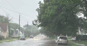 Banjir bandang menggenangi Austin, menutup I-90
| beritakitanih Banjir bandang menggenangi Austin, menutup I-90
| beritakitanih