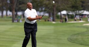 Barkley kembali melakukan pukulan terpanjang untuk memenangkan turnamen selebritis
| beritakitanih Barkley kembali melakukan pukulan terpanjang untuk memenangkan turnamen selebritis
| beritakitanih