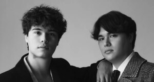Bintang YouTube Stokes Twins Menandatangani Kesepakatan Netflix (Eksklusif)
| beritakitanih Bintang YouTube Stokes Twins Menandatangani Kesepakatan Netflix (Eksklusif)
| beritakitanih