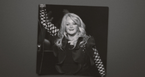 Bonnie Tyler, Superstar Penyanyi Welsh di Balik “Total Eclipse of the Heart” dan “Holding Out for a Hero,” Meninggal pada usia 75
| beritakitanih Bonnie Tyler, Superstar Penyanyi Welsh di Balik “Total Eclipse of the Heart” dan “Holding Out for a Hero,” Meninggal pada usia 75
| beritakitanih
