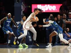 Brittney Griner mencetak 29 dan Kennedy Burke mencetak 2 lemparan tiga angka di akhir kemenangan 90-89 Sun atas Lynx
| beritakitanih Brittney Griner mencetak 29 dan Kennedy Burke mencetak 2 lemparan tiga angka di akhir kemenangan 90-89 Sun atas Lynx
| beritakitanih