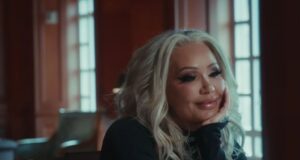 Bunnie Xo Mencium Dylan Wolf di Jelly Roll’s Bar Di Tengah Drama Perceraian
| beritakitanih Bunnie Xo Mencium Dylan Wolf di Jelly Roll's Bar Di Tengah Drama Perceraian
| beritakitanih