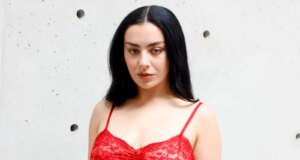 Charli XCX Mengungkapkan Daftar Lagu ‘Musik, Fashion, Film’ Dengan Lagu yang Menampilkan David Cronenberg
| beritakitanih Charli XCX Mengungkapkan Daftar Lagu 'Musik, Fashion, Film' Dengan Lagu yang Menampilkan David Cronenberg
| beritakitanih