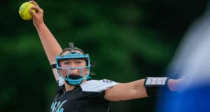 Cranston Western mengalahkan Middletown, menuju kejuaraan softball negara bagian
| beritakitanih Cranston Western mengalahkan Middletown, menuju kejuaraan softball negara bagian
| beritakitanih