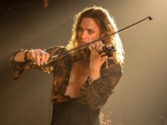 Desainer Kostum ‘The Vampire Lestat’ Meruntuhkan Lemari Pakaian Rockstar Lestat dan Telur Paskah Tersembunyi Musim Ini
| beritakitanih Desainer Kostum 'The Vampire Lestat' Meruntuhkan Lemari Pakaian Rockstar Lestat dan Telur Paskah Tersembunyi Musim Ini
| beritakitanih