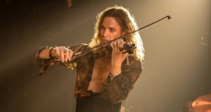 Desainer Kostum ‘The Vampire Lestat’ Meruntuhkan Lemari Pakaian Rockstar Lestat dan Telur Paskah Tersembunyi Musim Ini
| beritakitanih Desainer Kostum 'The Vampire Lestat' Meruntuhkan Lemari Pakaian Rockstar Lestat dan Telur Paskah Tersembunyi Musim Ini
| beritakitanih