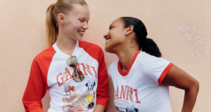 Disney dan Merek Fashion Mewah Ganni Melanjutkan Kemitraan Dengan Daisy Duck Collection (EKSKLUSIF)
| beritakitanih Disney dan Merek Fashion Mewah Ganni Melanjutkan Kemitraan Dengan Daisy Duck Collection (EKSKLUSIF)
| beritakitanih