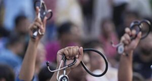 Dokter Odisha menyerukan pemogokan setelah mendapat jaminan dari pemerintah
| beritakitanih Dokter Odisha menyerukan pemogokan setelah mendapat jaminan dari pemerintah
| beritakitanih