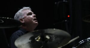 Drummer Brendan Canty mengecam kolaborasi ‘Vans dan Fugazi’ sebagai “tuli nada” setelah perusahaan alas kaki menyampaikan permintaan maaf
| beritakitanih Drummer Brendan Canty mengecam kolaborasi 'Vans dan Fugazi' sebagai "tuli nada" setelah perusahaan alas kaki menyampaikan permintaan maaf
| beritakitanih
