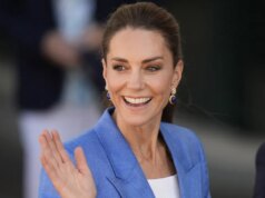 Ekor Kuda Tinggi Sporty Kate Middleton Sangat Cocok untuk Bermain Tenis — Lihat Foto
| beritakitanih Ekor Kuda Tinggi Sporty Kate Middleton Sangat Cocok untuk Bermain Tenis — Lihat Foto
| beritakitanih