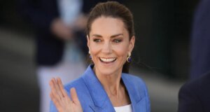 Ekor Kuda Tinggi Sporty Kate Middleton Sangat Cocok untuk Bermain Tenis — Lihat Foto
| beritakitanih Ekor Kuda Tinggi Sporty Kate Middleton Sangat Cocok untuk Bermain Tenis — Lihat Foto
| beritakitanih
