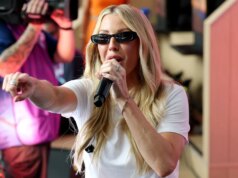Ellie Goulding Menampilkan ‘Lampu’ di Pertandingan Perempatfinal Piala Dunia
| beritakitanih Ellie Goulding Menampilkan 'Lampu' di Pertandingan Perempatfinal Piala Dunia
| beritakitanih