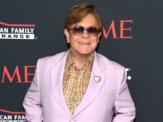 Elton John Akhirnya Mengucapkan Selamat Tinggal di Jalan Dengan Konser Mexico City
| beritakitanih Elton John Akhirnya Mengucapkan Selamat Tinggal di Jalan Dengan Konser Mexico City
| beritakitanih