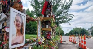 Enam bulan setelah Renee Good terbunuh, tugu peringatan tetap ada di sepanjang jalan selatan Minneapolis
| beritakitanih Enam bulan setelah Renee Good terbunuh, tugu peringatan tetap ada di sepanjang jalan selatan Minneapolis
| beritakitanih