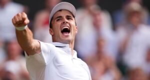 Fery berencana menggunakan penonton tuan rumah melawan Zverev di semifinal
| beritakitanih Fery tidak percaya Federer berada di lapangan untuk momen bersejarahnya di Wimbledon
| beritakitanih
